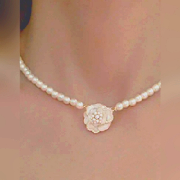 Women's pearl necklace - Picture 2 of 6